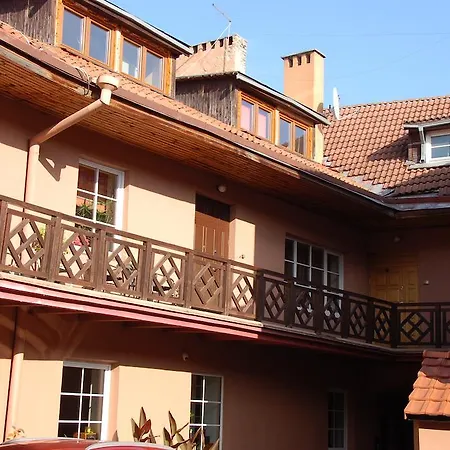 شقة Old Town Quiet And Spacious Studio With Communal Closed Yard *