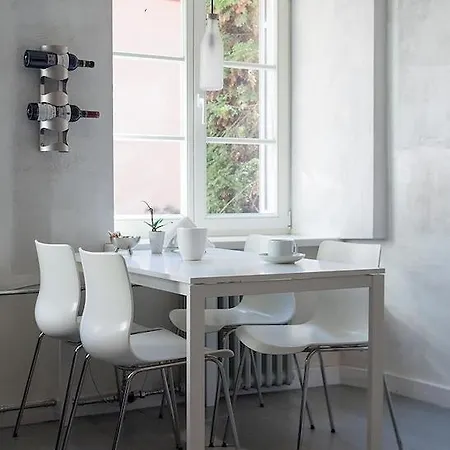 شقة Old Town Quiet And Spacious Studio With Communal Closed Yard