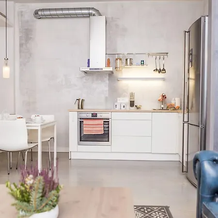 Old Town Quiet And Spacious Studio With Communal Closed Yard